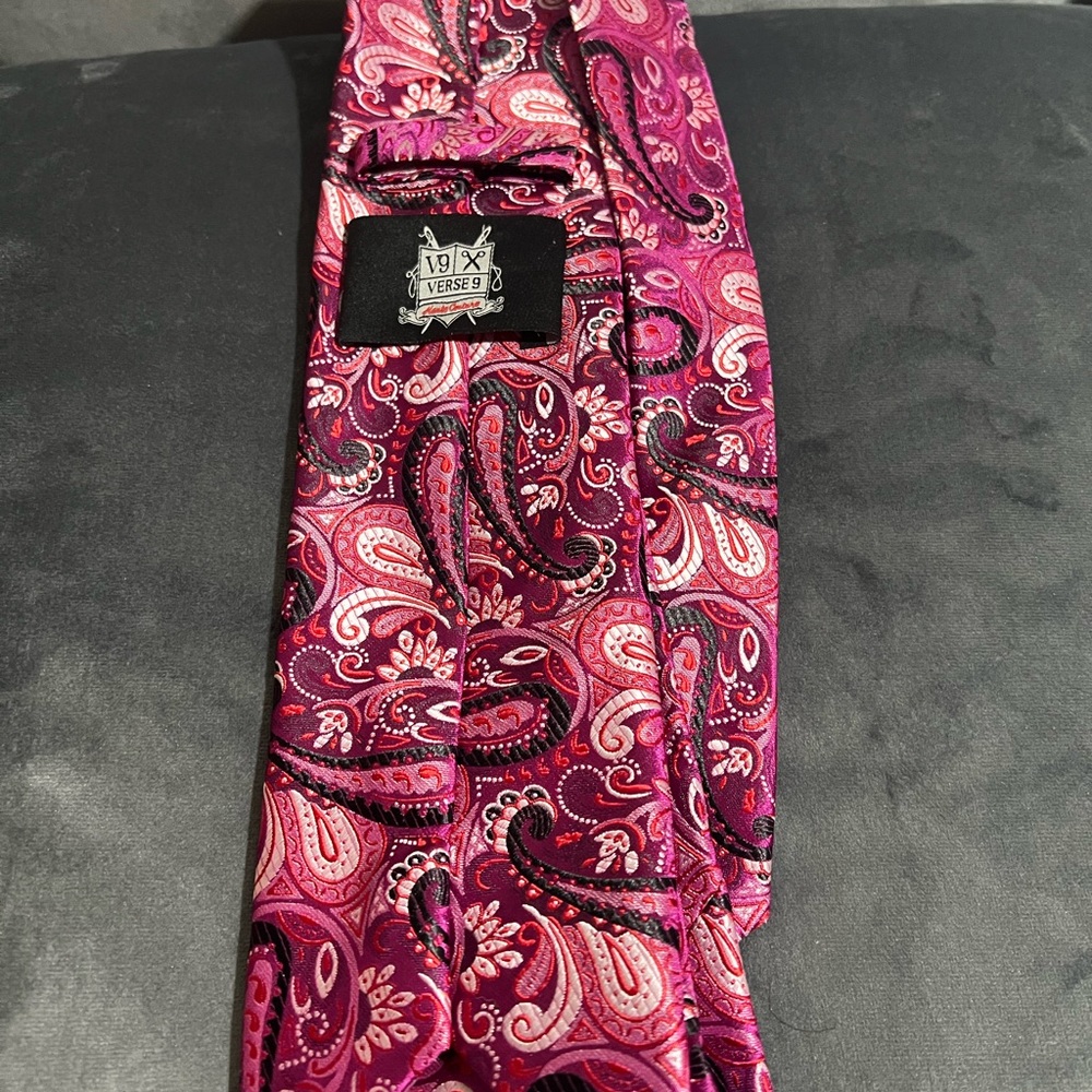 Brand new Verse 9 men’s tie